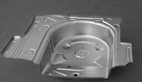 What is the difference between the hardware mold and the automobile stamping die?